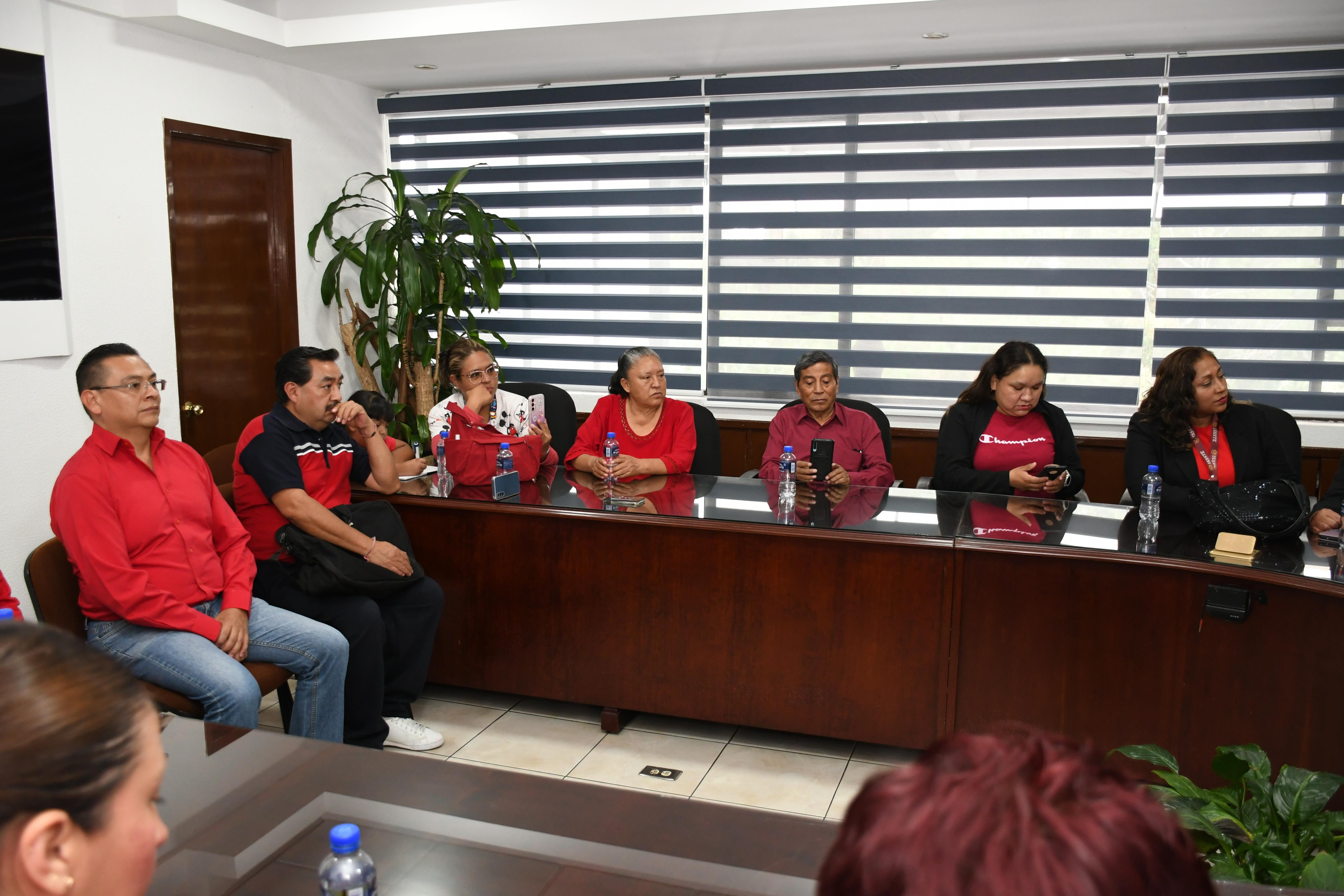 Visita compañeros de Puebla