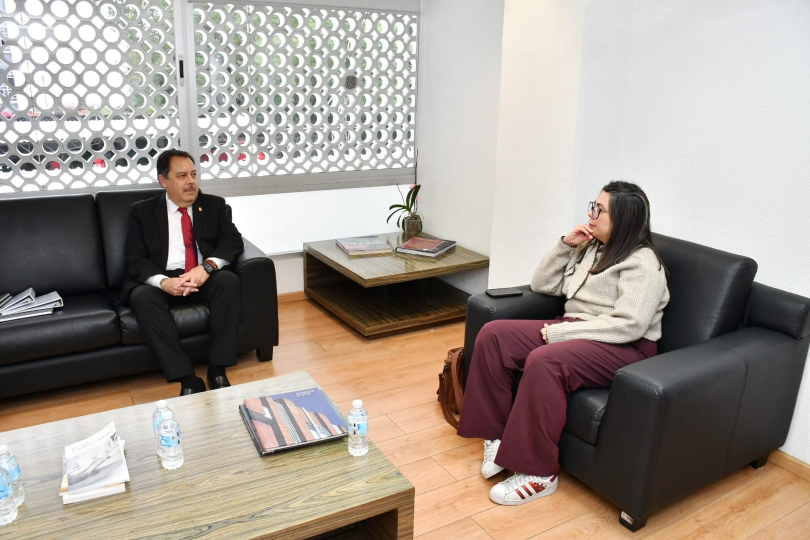 Acuerdo con el Director de Administración y Finanzas, Lic. Omar Butrón Fosado