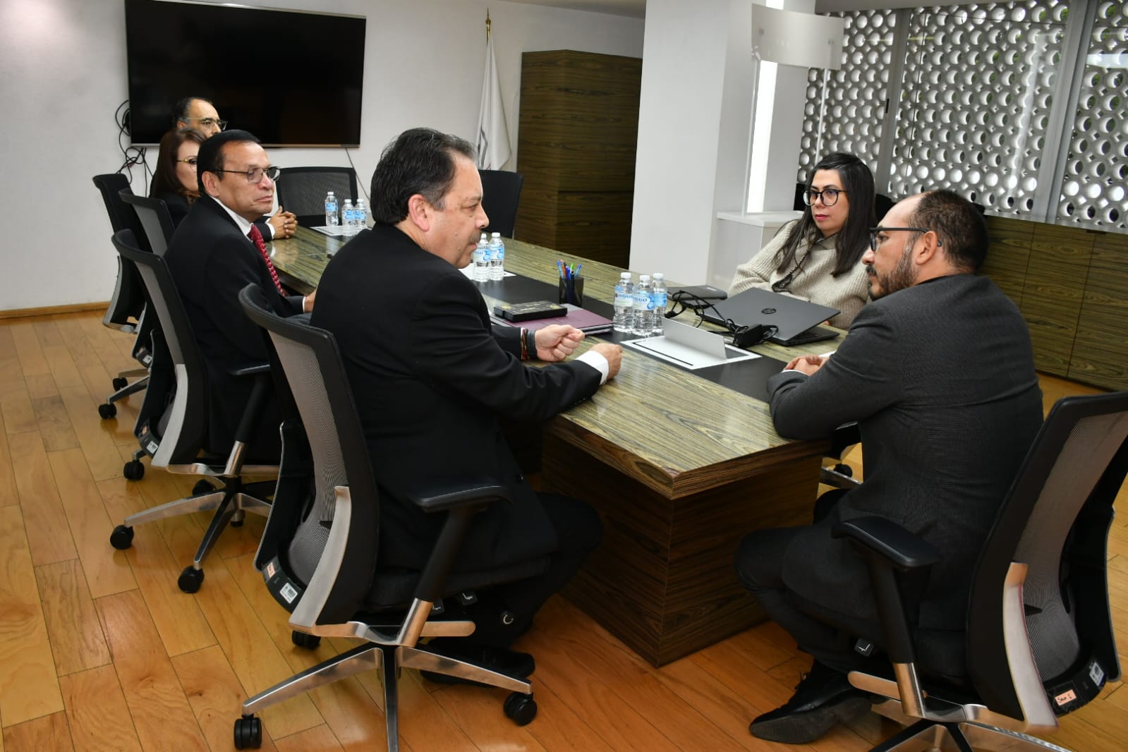 Acuerdo con el Director de Administración y Finanzas, Lic. Omar Butrón Fosado