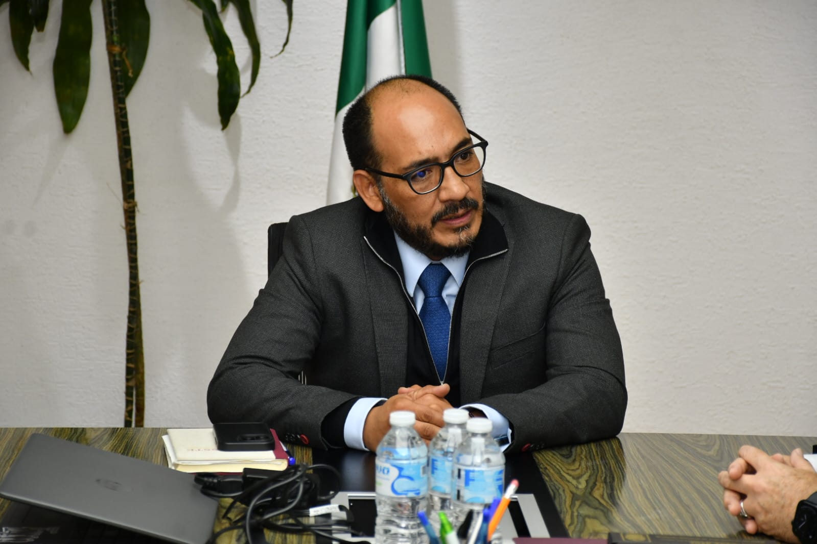 Acuerdo con el Director de Administración y Finanzas, Lic. Omar Butrón Fosado