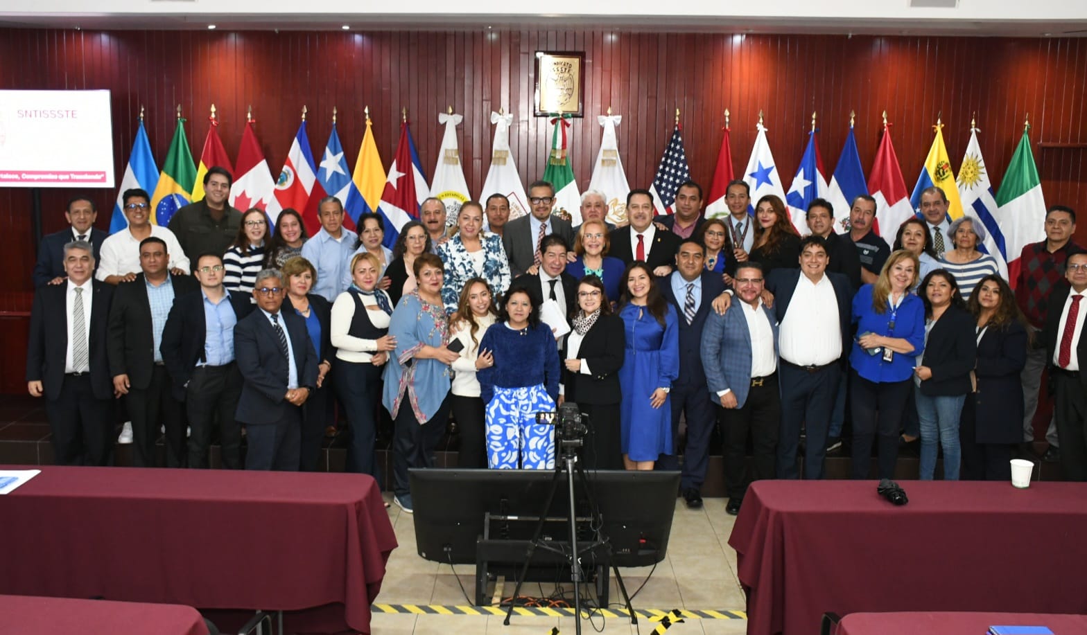Visita de compañeras y compañeros de la Sección XLII, FOVISSSTE