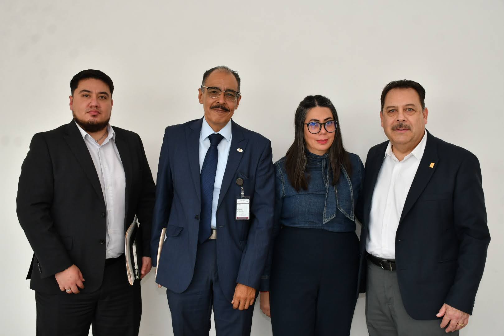 Revisión de propuesta para Uniformes de los Trabajadores