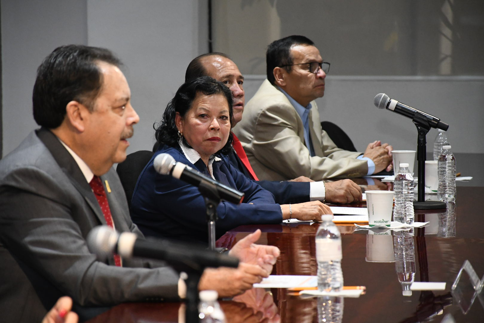 Salutación de la Sección I, Oficinas Centrales