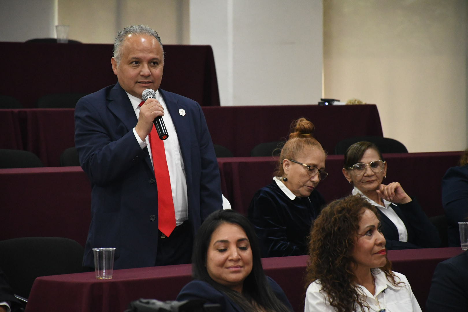 Salutación de la Sección I, Oficinas Centrales