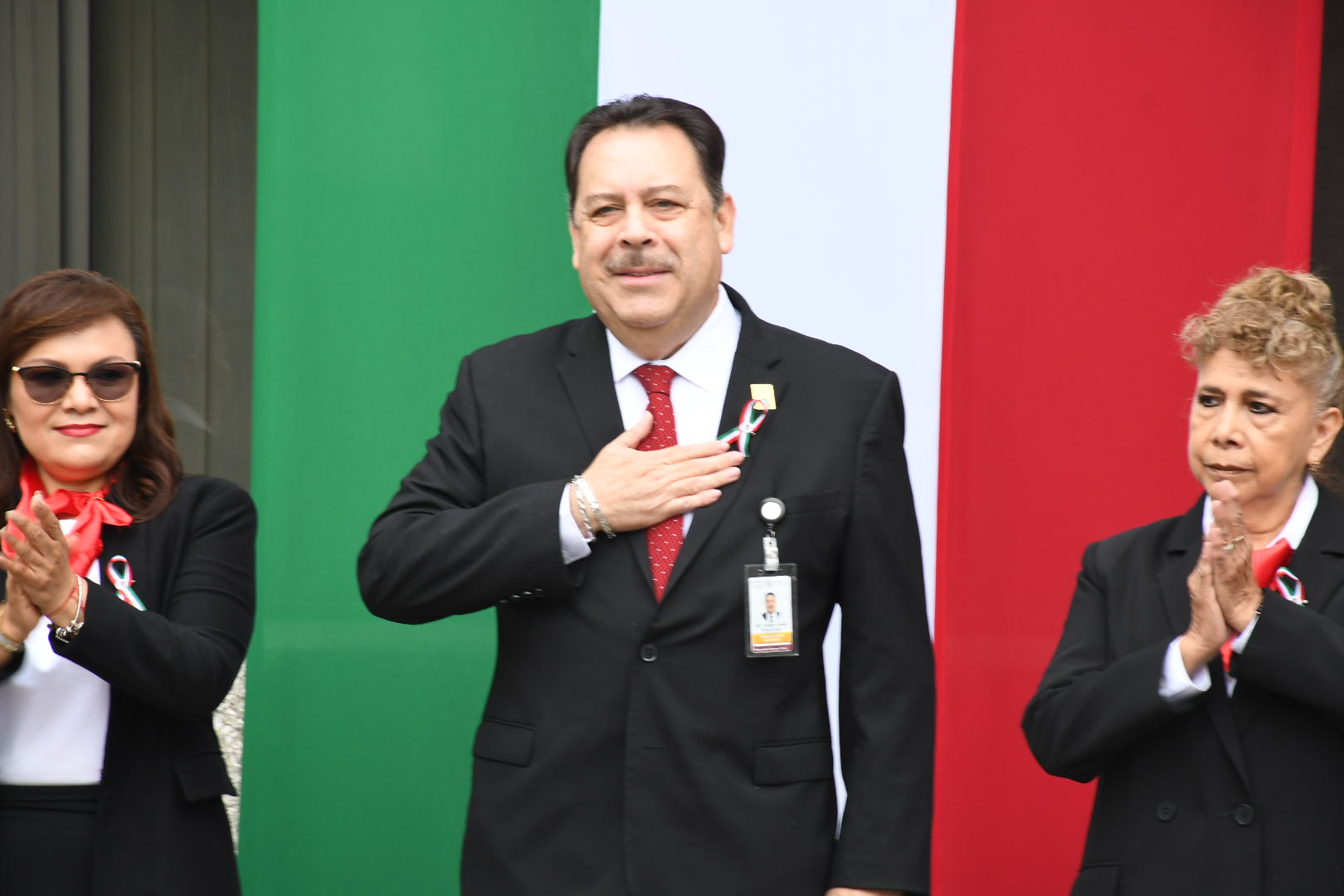 Ceremonia de Izamiento de Bandera