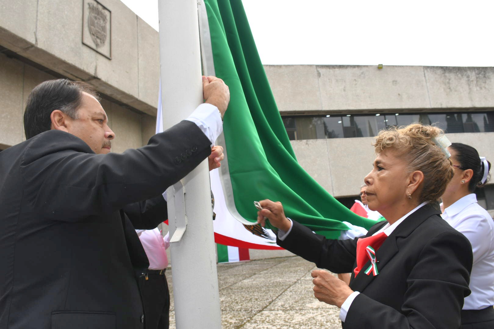 Ceremonia de Izamiento de Bandera