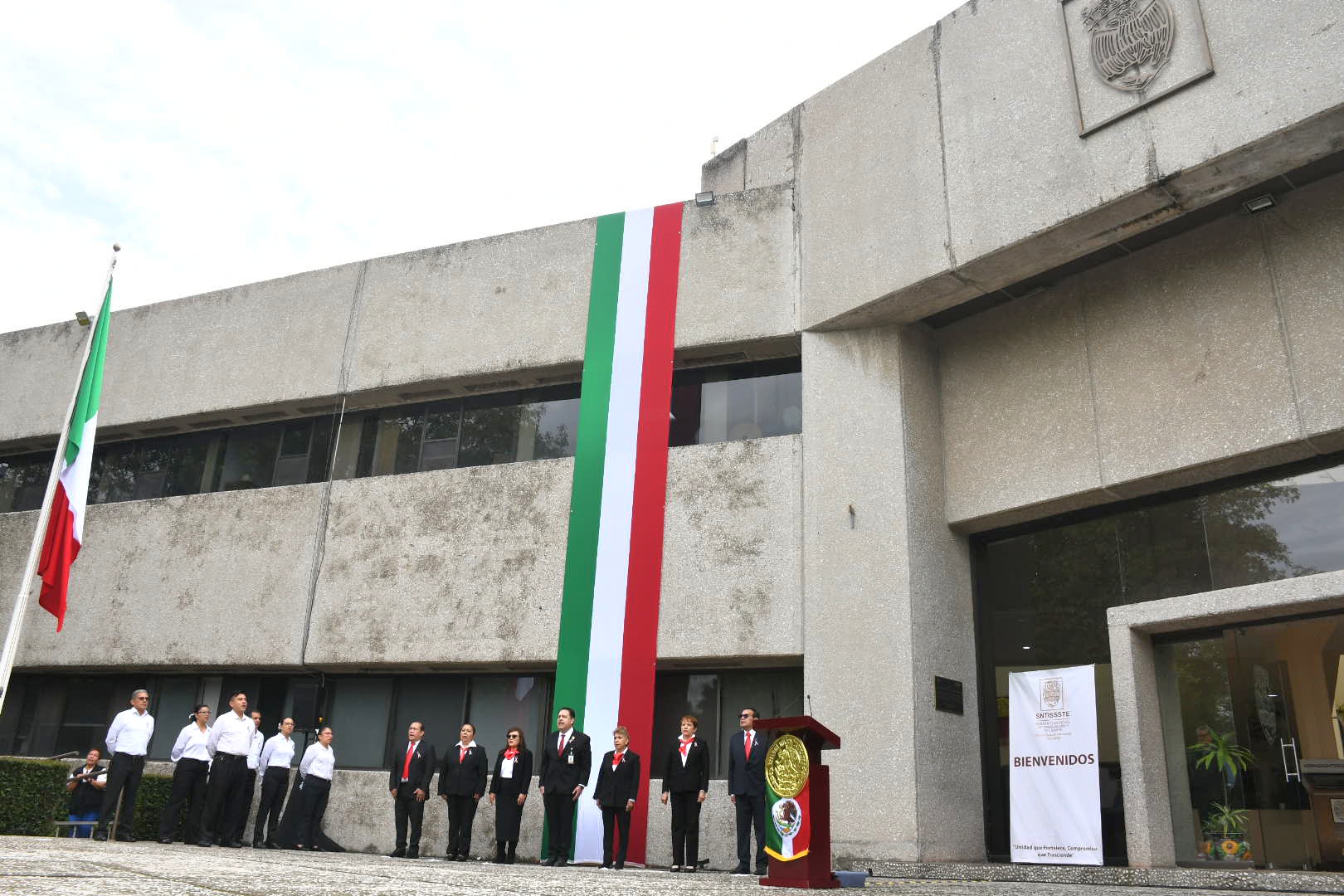Ceremonia de Izamiento de Bandera