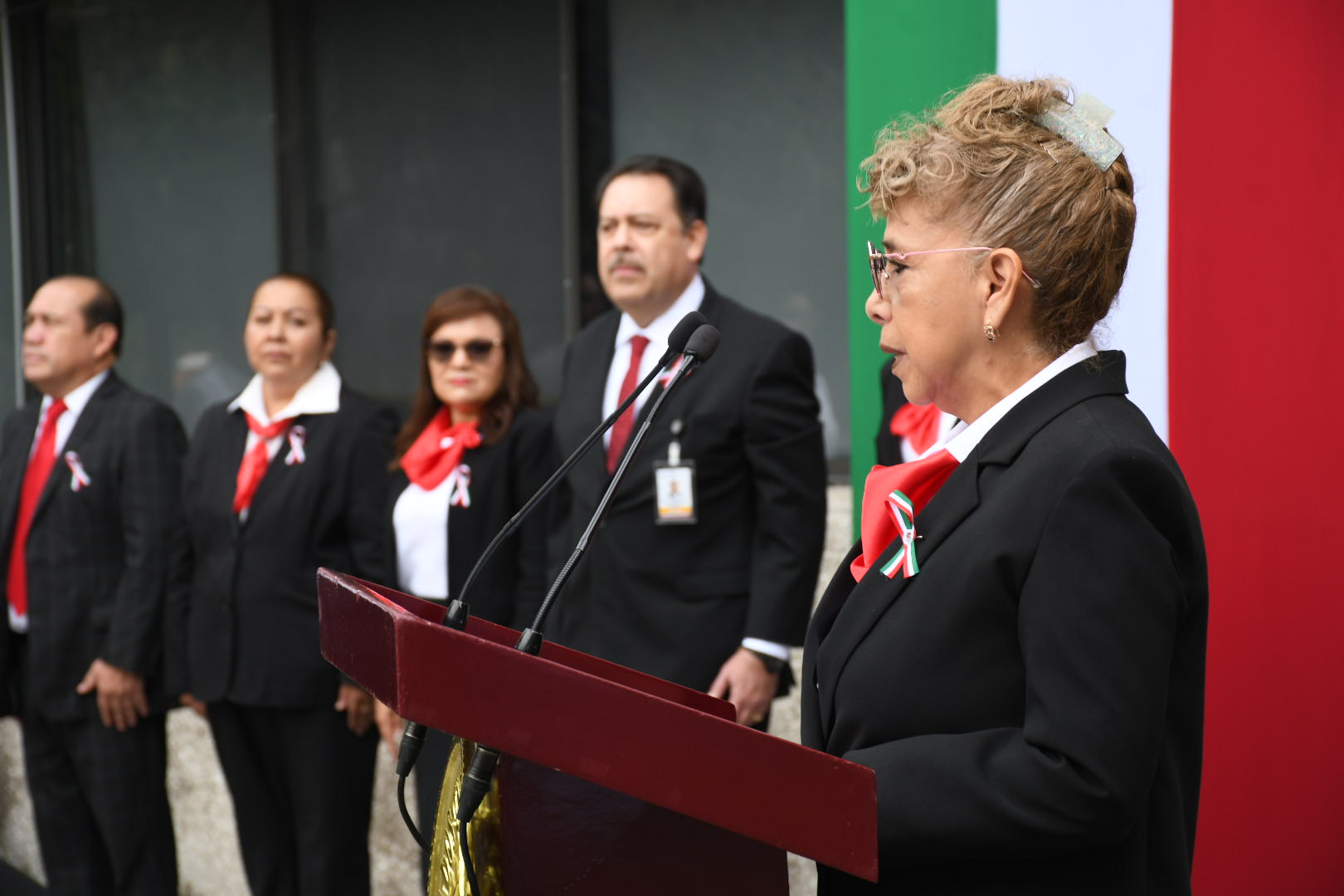 Ceremonia de Izamiento de Bandera