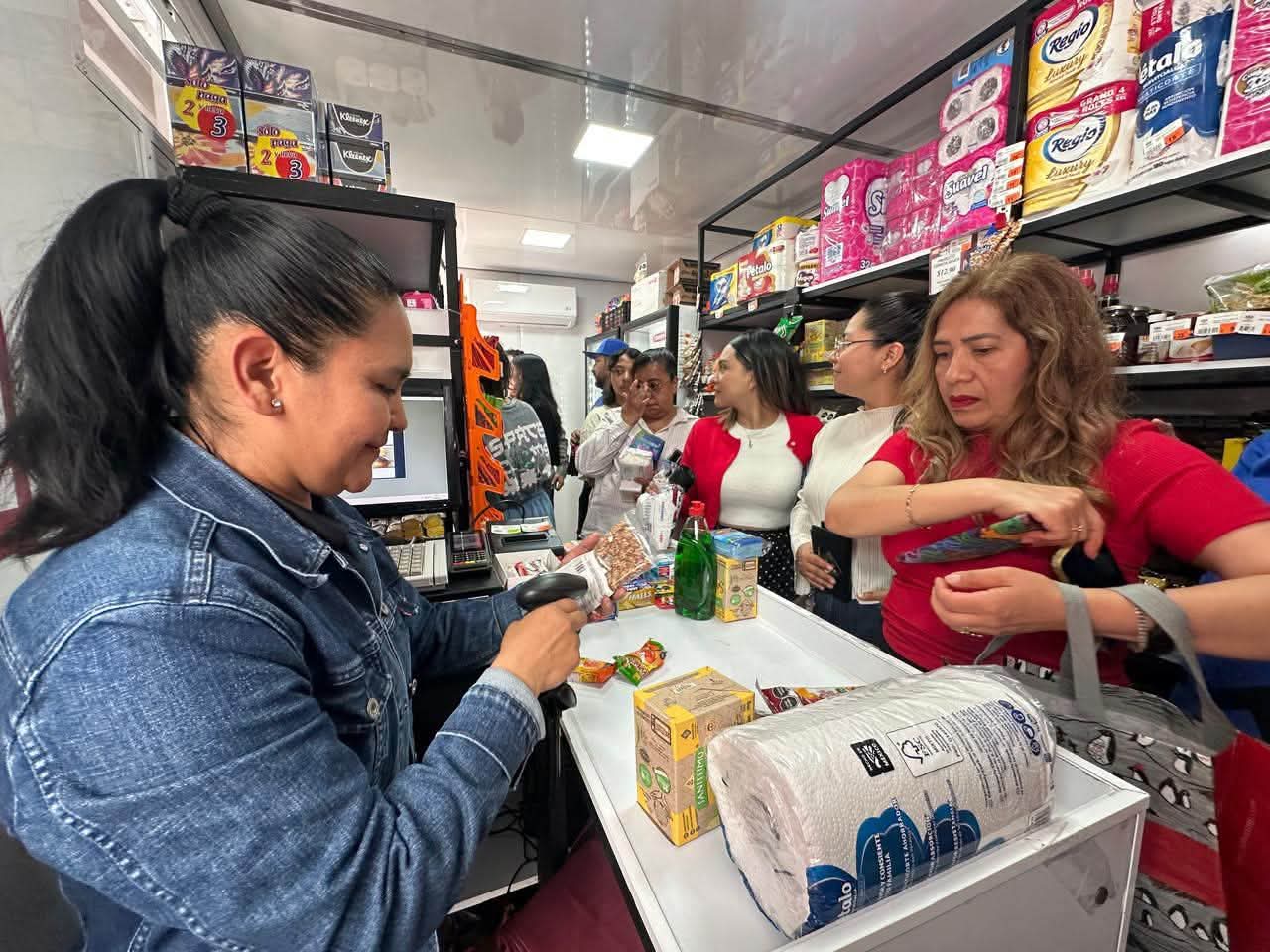 Unidad Movil  Supermovil de SUPERISSSTE en la Secretaria de Economia